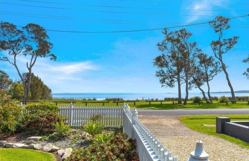 Killarney Vale House | Peaceful Lakeviews retreat, great beaches at your doorstep, and endless walks