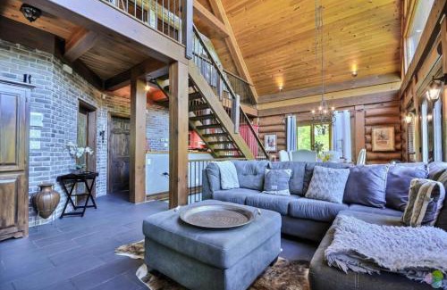 Lac-Superieur Ski Chalet | Peaceful Log-Style Chalet with hot tub