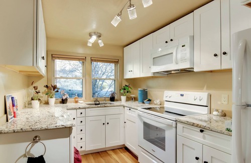 Marshall House | Peaceful Mars Hill Home w/Porch & Mountain Views