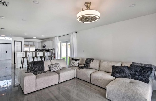 Miami Gardens House | Peaceful Miami Gardens Getaway with Lake Views!