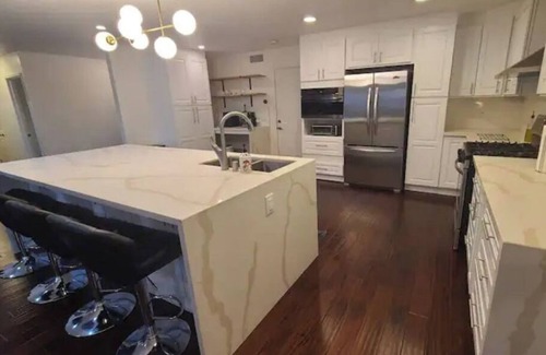 Mission Viejo House | Peaceful modern renovated house with hot tub
