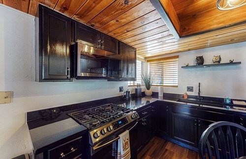 Arrowbear Lake Cabin | Peaceful mountain retreat with fireplace, balcony, & views - near skiing & lakes