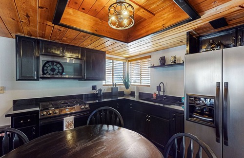 Arrowbear Lake Cabin | Peaceful mountain retreat with fireplace, balcony, & views - near skiing & lakes