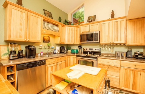Sevierville Cabin | Peaceful Mountain Cabin Chalet & Wonderful Outdoor Living Space and Sports bar.