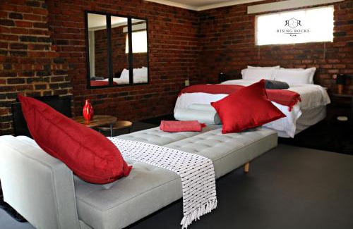 Magaliesberg Ski Chalet | Peaceful Mountain Cottage :Hikes/Boma/Animals/Pool