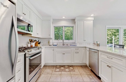 Jamaica House | Peaceful mountain home near skiing, hiking, mtn biking & more