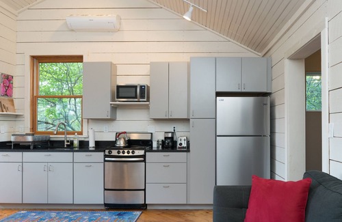 Mars Hill Cottage | Peaceful mountain modern cottage near Mars Hill & Asheville, river view - access