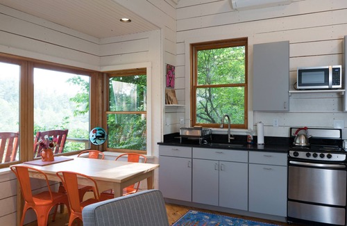 Mars Hill Cottage | Peaceful mountain modern cottage near Mars Hill & Asheville, river view - access