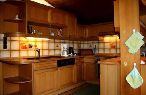 Taxenbach Apartment | Peaceful Mountain Retreat Simple and Spacious