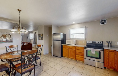 Santa Fe House | Peaceful Mountain-View Retreat on 3 Acres - 10 Mins to Historic Plaza