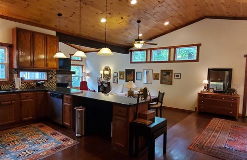 Tracy City Cottage | Peaceful Mountaintop Cottage