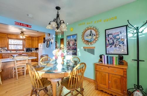 Necedah House | Peaceful Necedah Retreat: 3 Mi to Lakes!