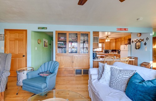 Necedah House | Peaceful Necedah Retreat: 3 Mi to Lakes!