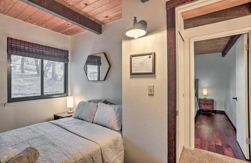 Mariposa House | Peaceful Oak Haven Cabin near Yosemite