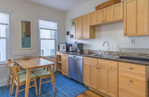 East End Apartment | Peaceful Oasis on Munjoy Hill 2nd flr 3BR parking