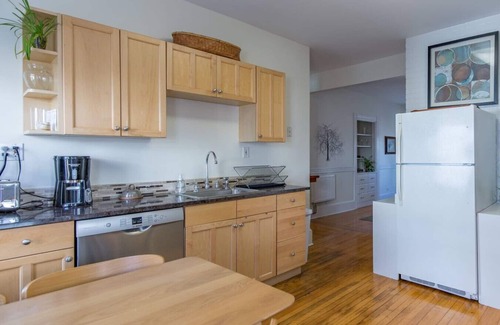 East End Apartment | Peaceful Oasis on Munjoy Hill 2nd flr 3BR parking