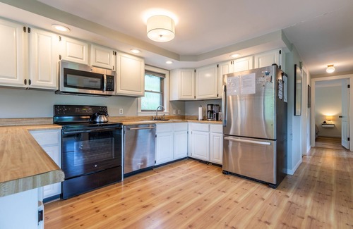 South Pomfret House | Peaceful oasis, stunning views, less than 10 mins from Woodstock Village