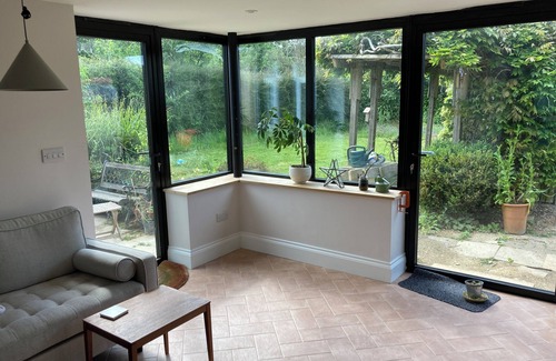 Totnes House | Peaceful open plan bungalow close to centre of beautiful Totnes