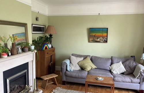 Totnes House | Peaceful open plan bungalow close to centre of beautiful Totnes