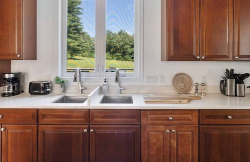 Woodridge House | Peaceful Paradise: Dream Holiday Home in Woodridge