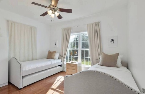 Woodridge House | Peaceful Paradise: Dream Holiday Home in Woodridge