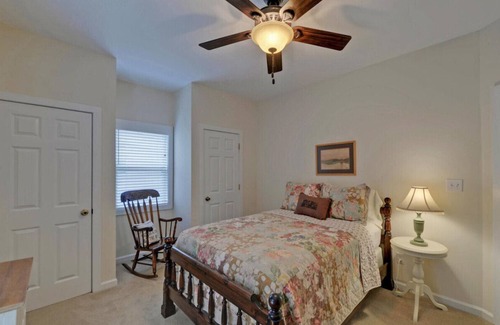 Hartwell House | Peaceful Paradise on Lake Hartwell - Sleeps 8