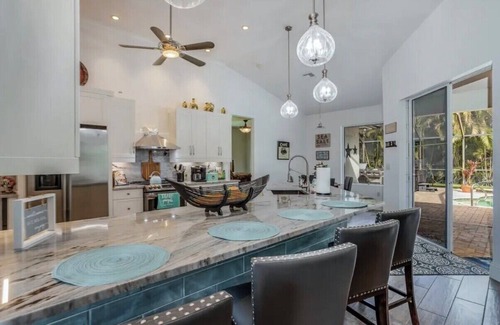 Naples Villa | Peaceful Paradise Villa located minutes to fifth Avenue Shoppes and beaches