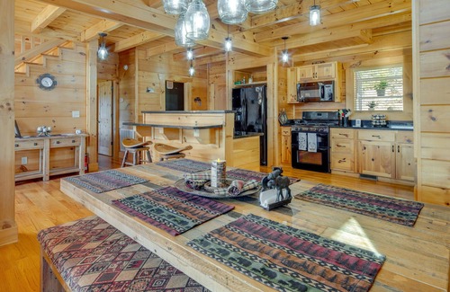 Vein Mountain Cabin | Peaceful Peaks: Nebo Log Cabin w/ Private Hot Tub!