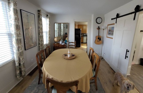 Geneva House | Peaceful, pet friendly and newly remodeled Geneva home