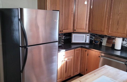 Geneva House | Peaceful, pet friendly and newly remodeled Geneva home