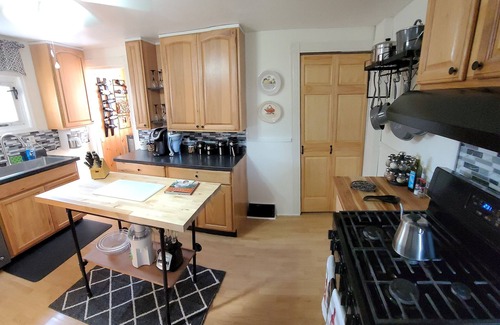 Geneva House | Peaceful, pet friendly and newly remodeled Geneva home
