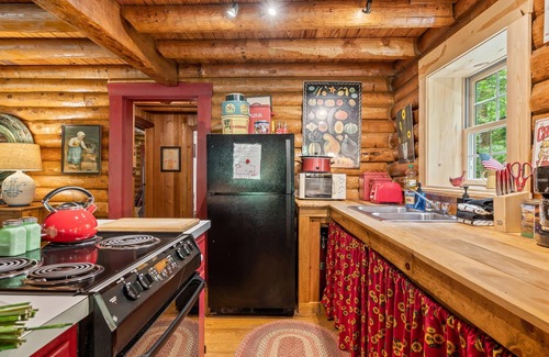 Gnaw Bone Cabin | Peaceful, pet-friendly Brown County cabin!