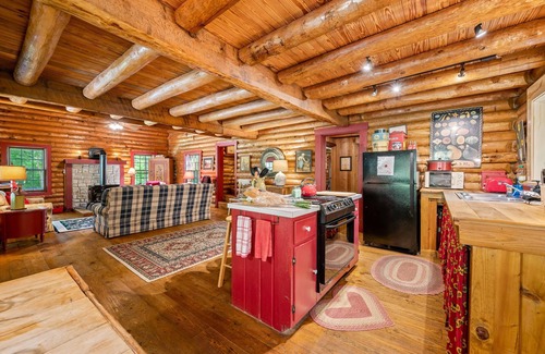 Gnaw Bone Cabin | Peaceful, pet-friendly Brown County cabin!