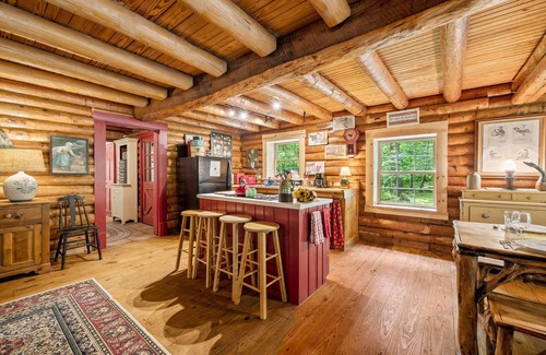 Gnaw Bone Cabin | Peaceful, pet-friendly Brown County cabin!