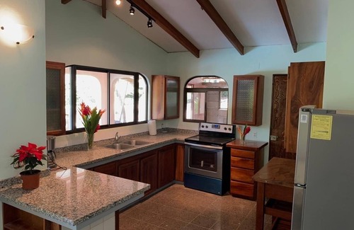 Villarreal House | Peaceful Petfriendly 3 BR Home with Pool, Near Tamarindo.
