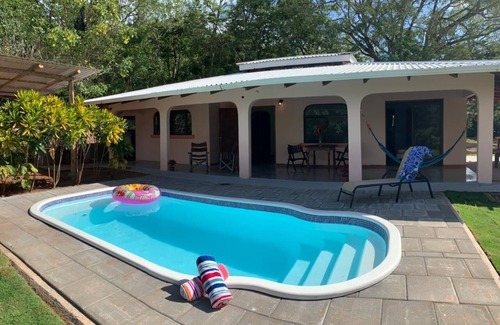 Villarreal House | Peaceful Petfriendly 3 BR Home with Pool, Near Tamarindo.