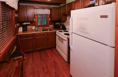 Cosby Cabin | Peaceful Pines -Simple and authentic log cabin