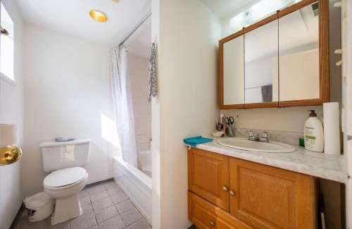 Richmond House | Peaceful place with Living Room, Kitchen and Washing Machine near YVR Airport, Transit and Shopping Mall