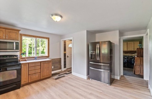 Wolcott House | Peaceful Port Bay retreat for fall or holiday stay