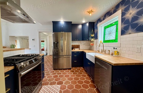 West Main HIll House | Peaceful Premium Luxury furnished, walkable area close to downtown