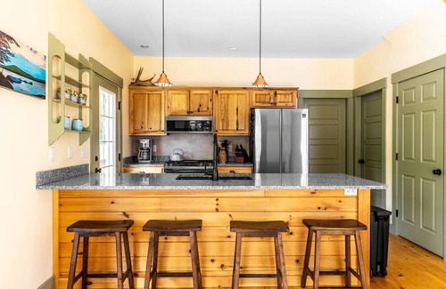 Otis House | Peaceful & Private Lakefront Home