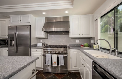 South Redlands House | Peaceful Private Retreat in the Heart of the Town
