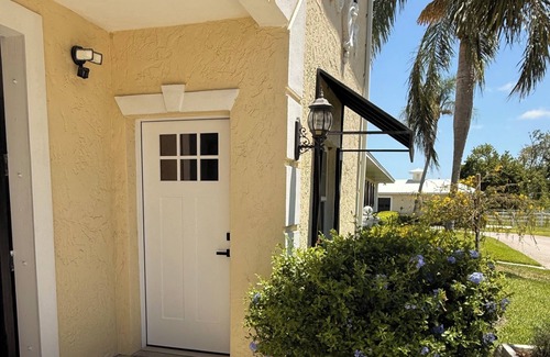 Braden River Apartment | Peaceful, Private Studio Retreat in a Quiet, Convenient Location with AC & WiFi