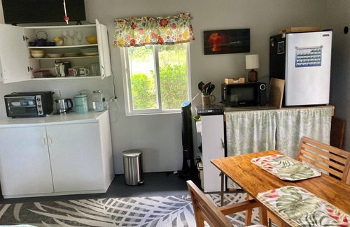Kehena Apartment | Peaceful Puna Coast Stay – Private Guest Studio, Walk to Beach