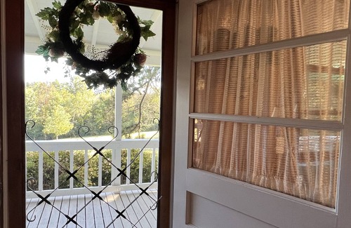 Franklin Cottage | Peaceful Putter, Golf Course Cottage,view of the 2nd hole+fire pit,Wifi,sleeps 4
