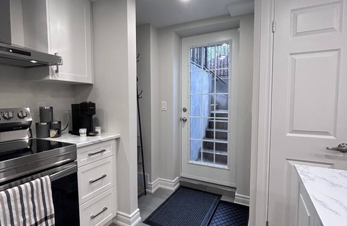 West Oak Trails Apartment | Peaceful, quiet 2 bedroom apartment in marvelous Oakville with WiFi. Long term.