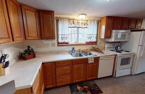 Carbon Hill Cabin | Peaceful, Quiet Getaway Cabin, Hocking Hills