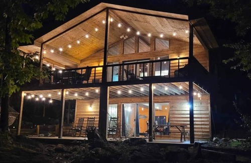 Higden House | Peaceful, Quiet Lakefront Home