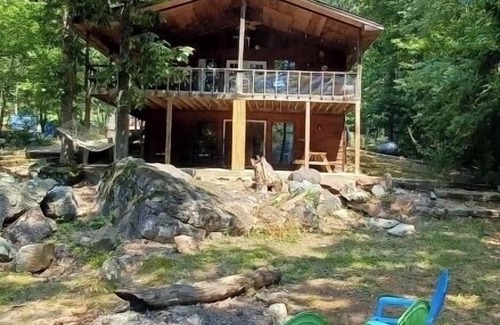 Higden House | Peaceful, Quiet Lakefront Home