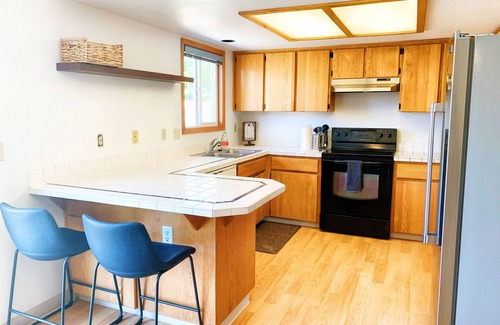 Hillsboro House | Peaceful Ranch-style Single level 3B Retreat